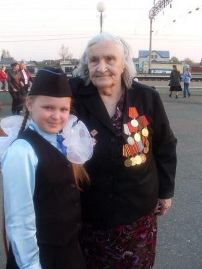 Встреча у «Поезда Победы» подружила юных шумерлинцев с ветераном Великой Отечественной войны
